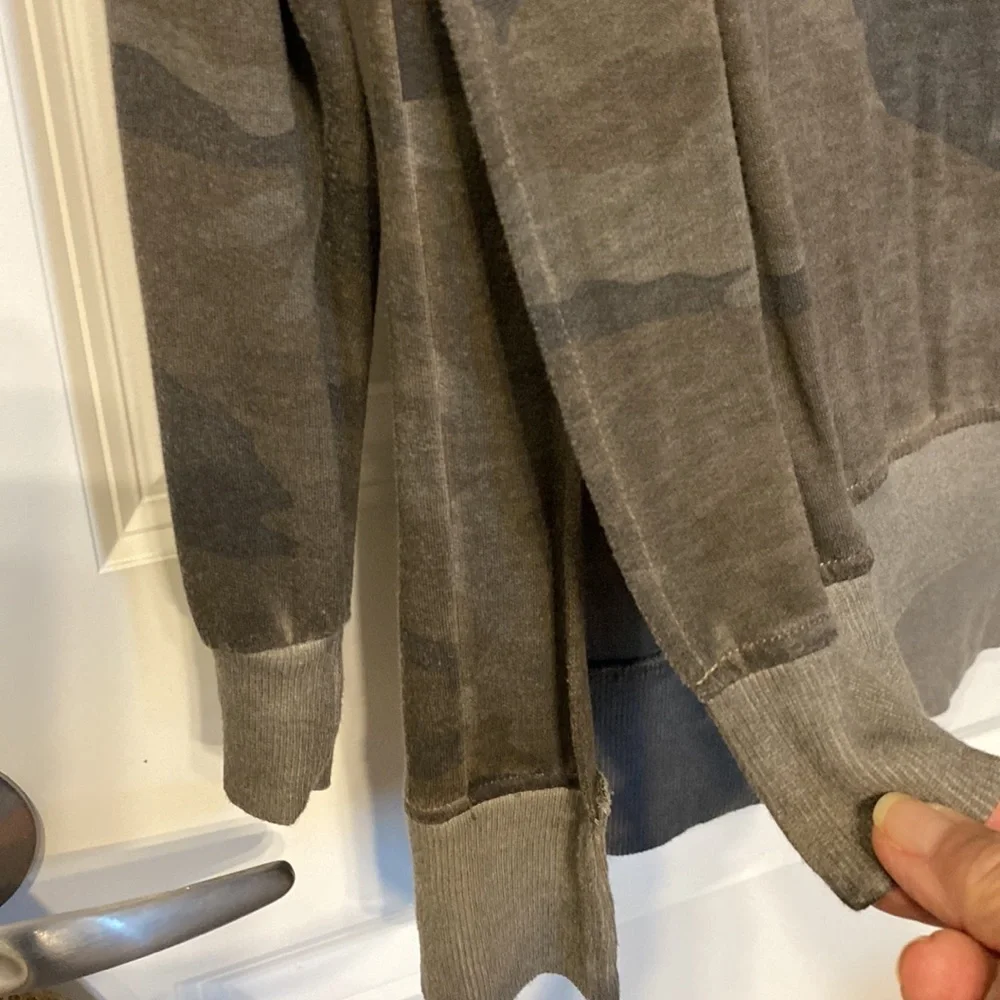 Dantelle Camouflage Side Slit Hi Lo Hem Sweatshirt Top. Excellent condition s/m - Picture 5 of 5